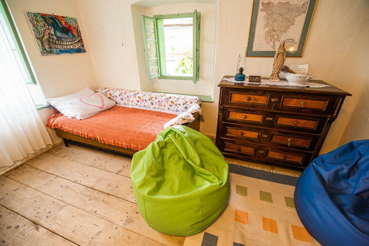 Fara Vintage House Podliparskaゲストハウス エクステリア 写真