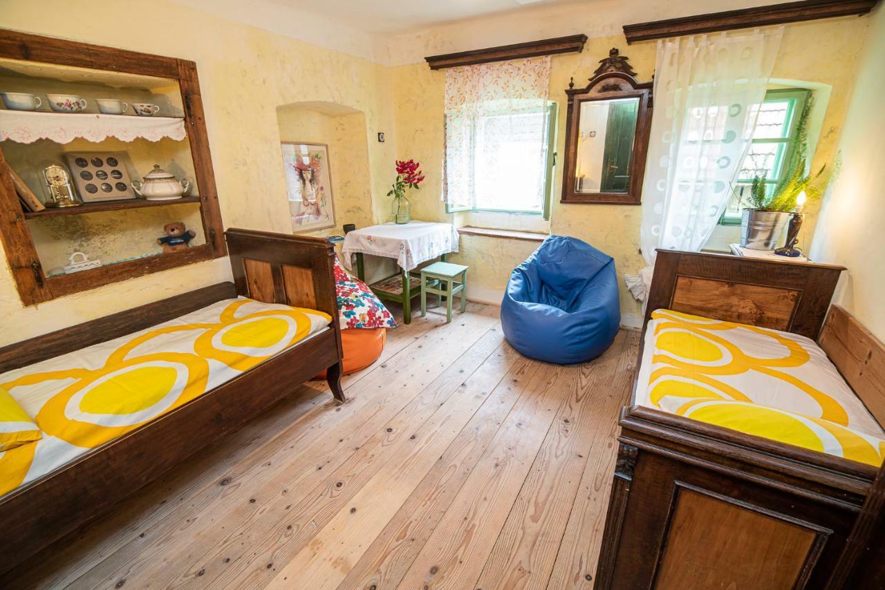 Fara Vintage House Podliparskaゲストハウス エクステリア 写真