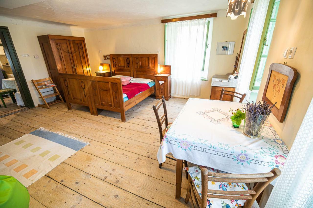 Fara Vintage House Podliparskaゲストハウス エクステリア 写真